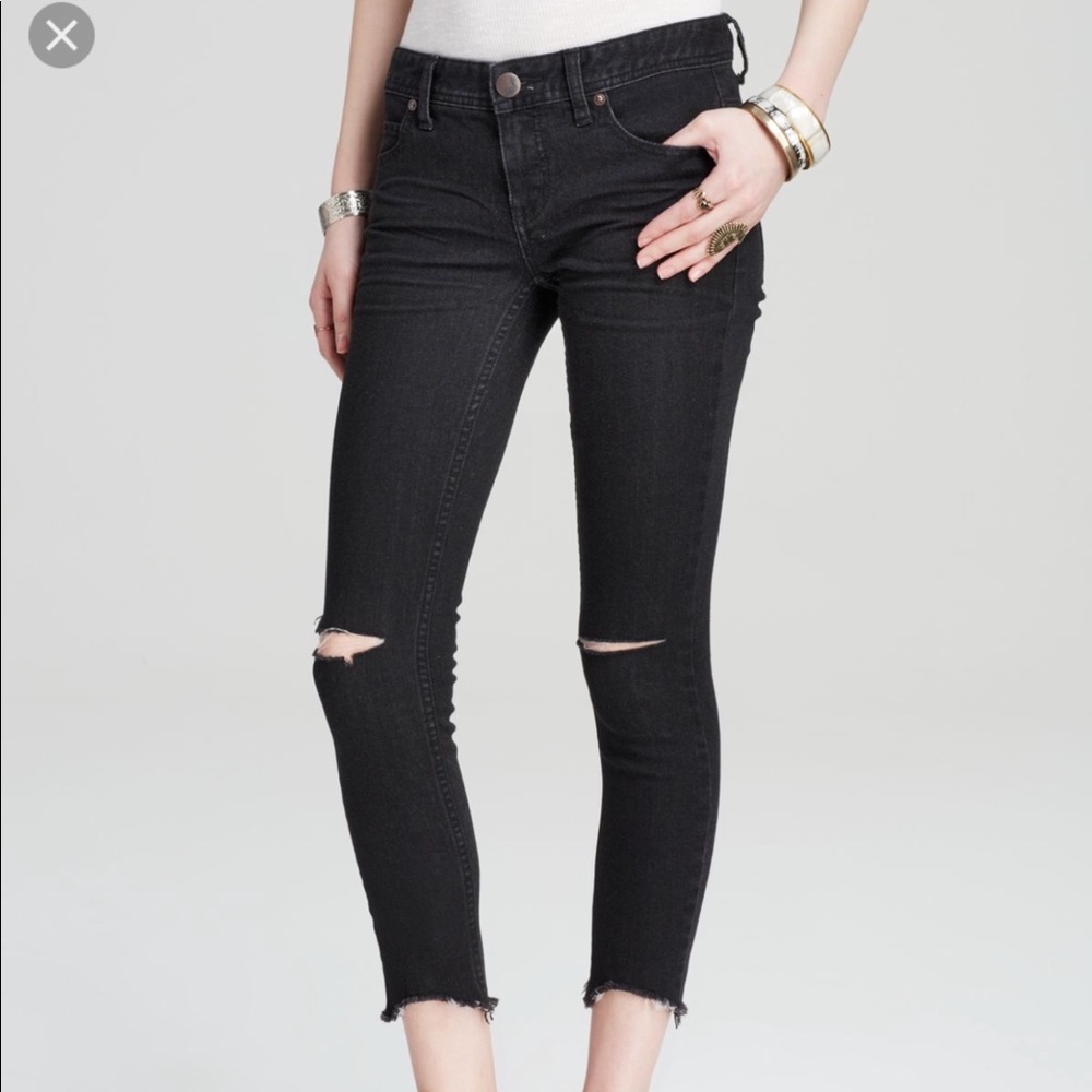 Free People black distressed skinny 25